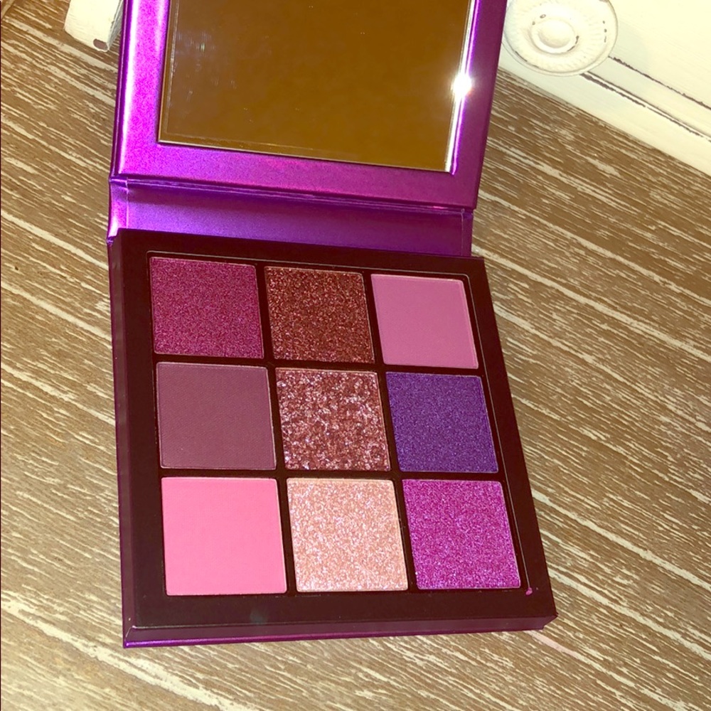Huda Beauty Amethyst Obession